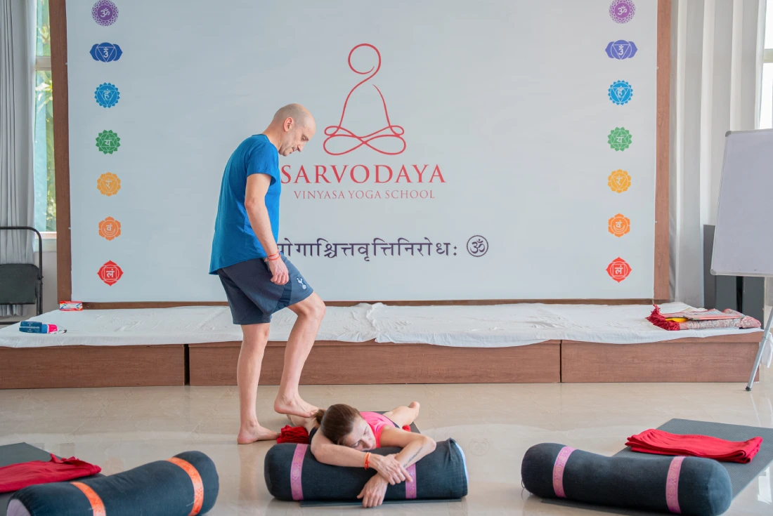200 hour yoga teacher training in india