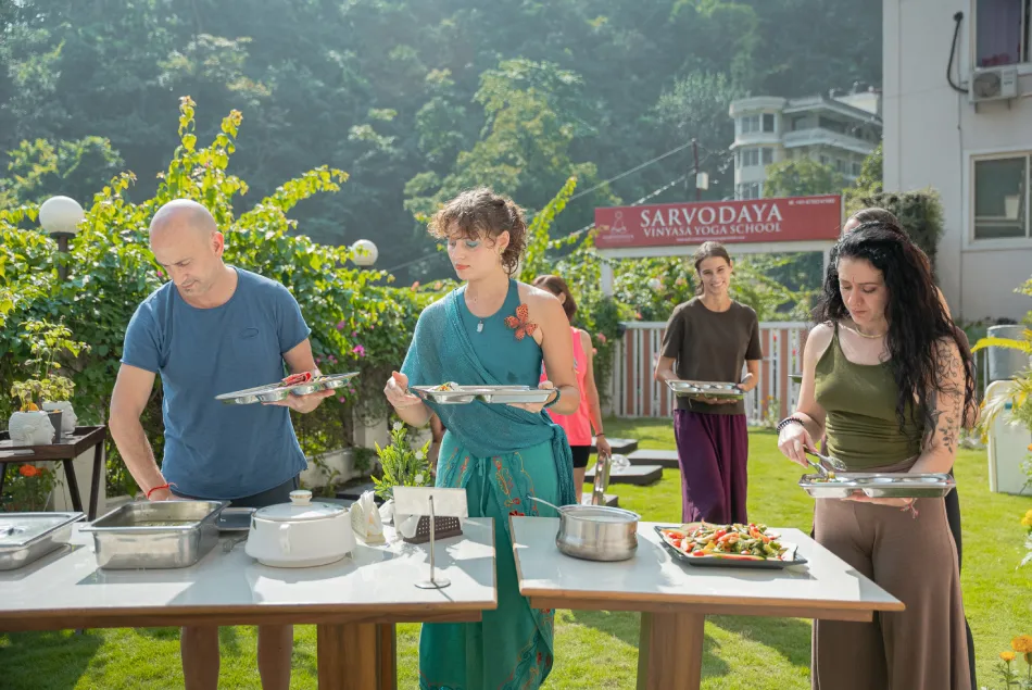 100 Hour Yoga Teacher Training in Rishikesh